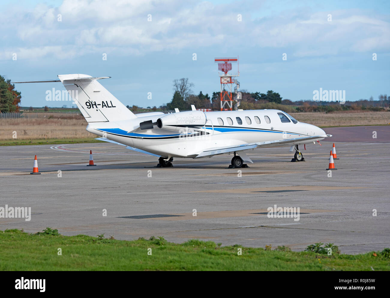 Registrata a Malta un Cessna Citation 525 parcheggiato dopo il suo arrivo a Inverness Dalcross aeroporto Scozia.UK. Foto Stock