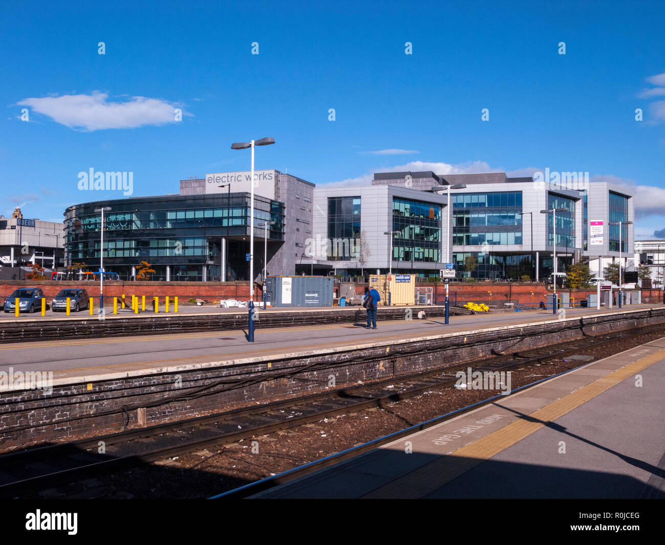 Sheffield marciapiedi di stazione e nuovo sviluppo in Office Foto Stock