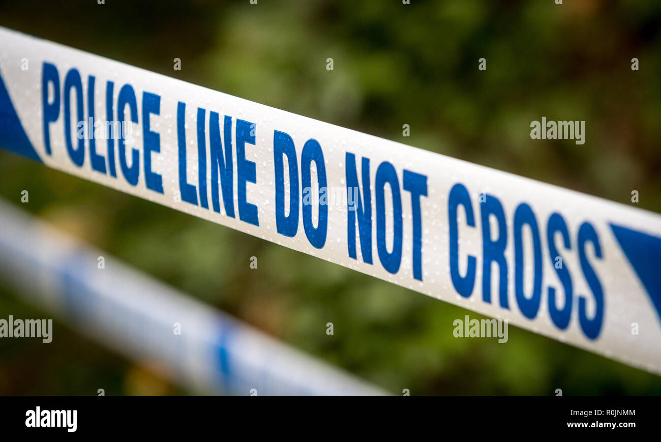 Nastro di polizia a un regno unito della scena del crimine Foto Stock