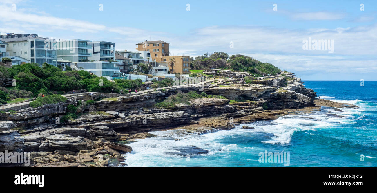 Per Bondi e Coogee passeggiata costiera a rocce Tamarama Oceano Pacifico Sydney NSW Australia. Foto Stock