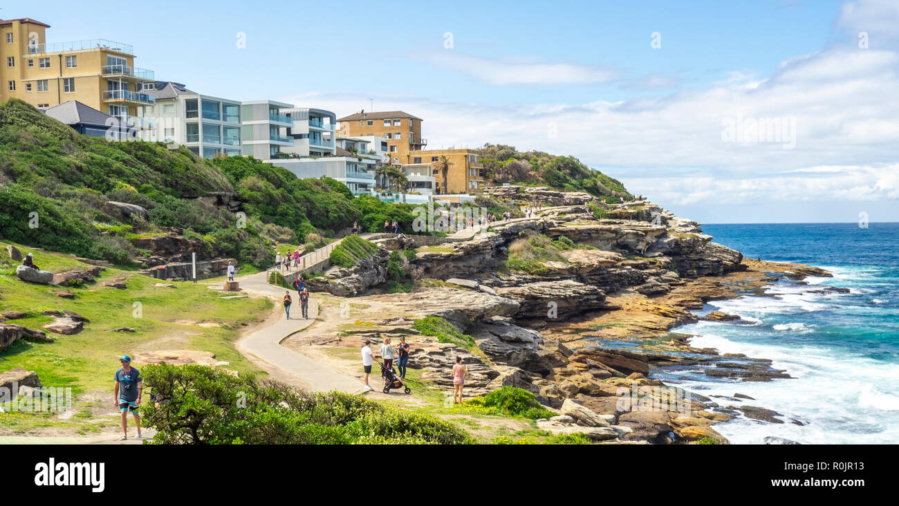 Per Bondi e Coogee passeggiata costiera a rocce Tamarama Oceano Pacifico Sydney NSW Australia. Foto Stock