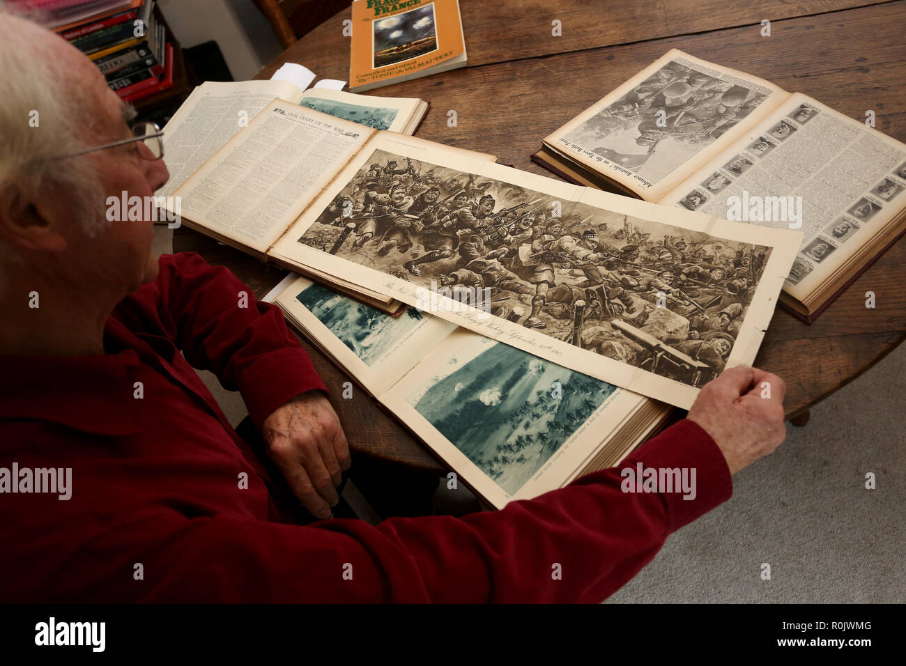 Viste generali della guerra illustrato prima guerra mondiale testi e libri da leggere da uno storico nel Sussex, Regno Unito. Foto Stock