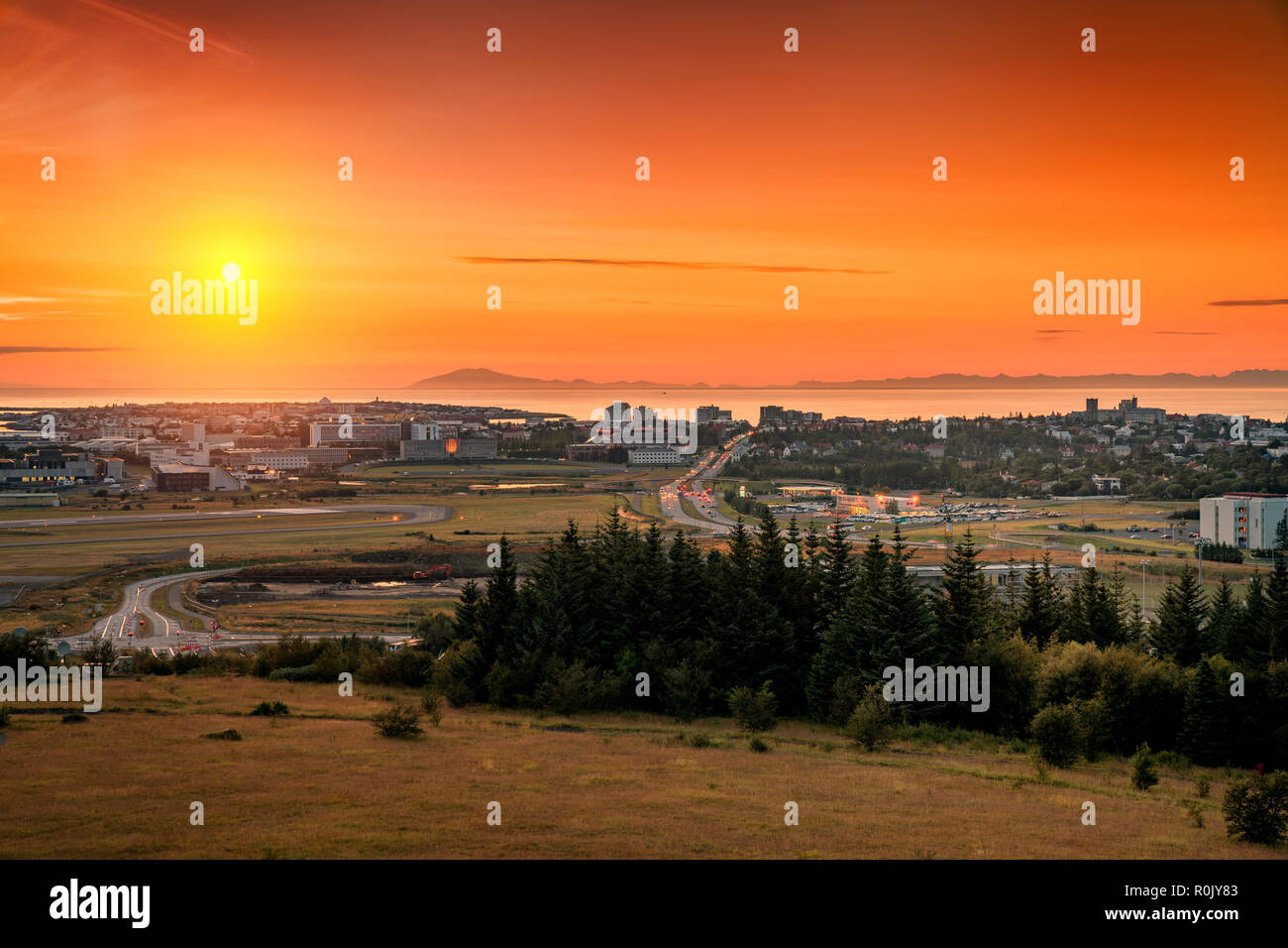 Tramonto con Ghiacciaio Snaefellsjokull, Reykjavik, Islanda Foto Stock