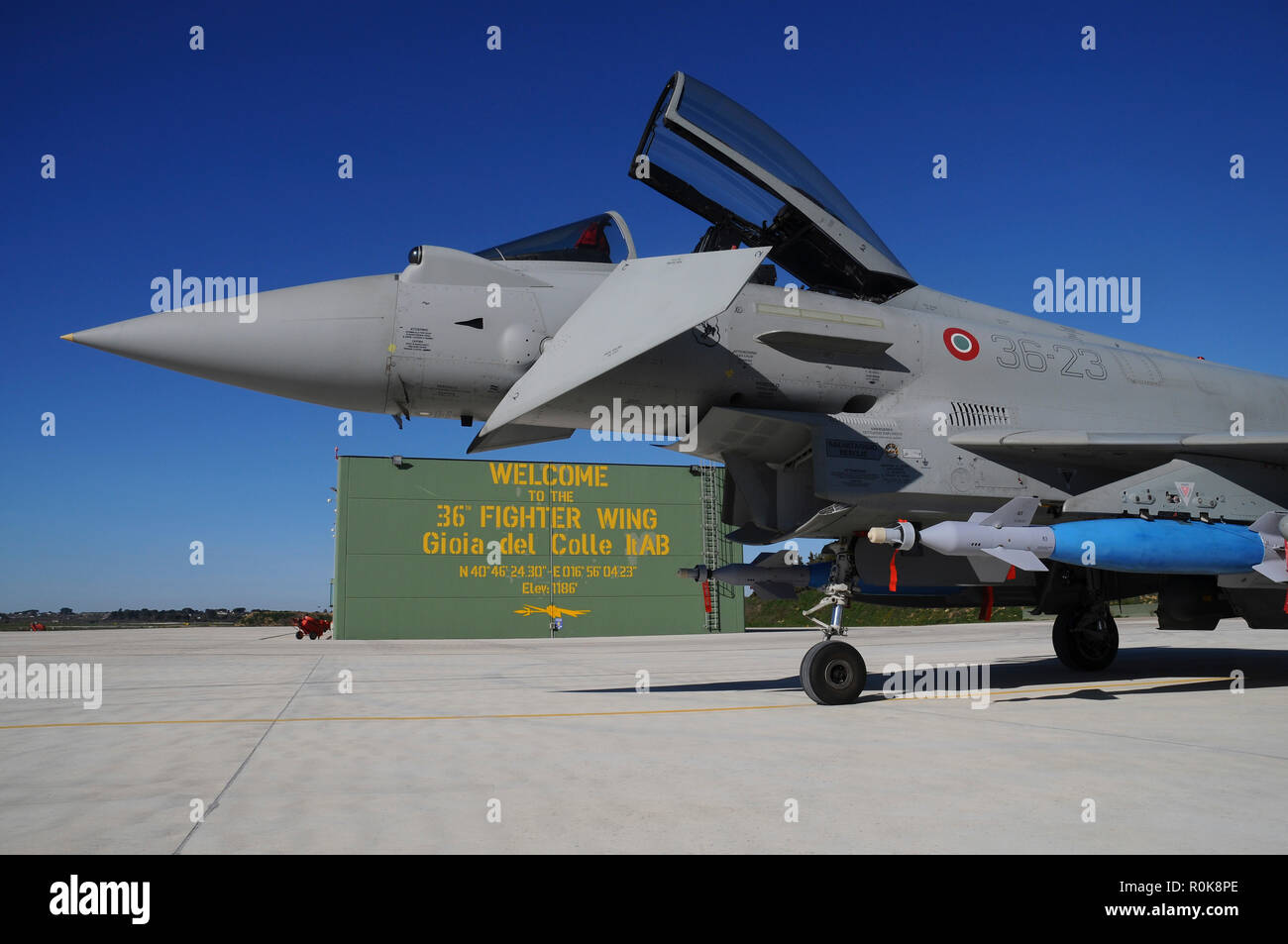 Forza Aerea Italiana Eurofighter F-2000 armati con bombe. Foto Stock