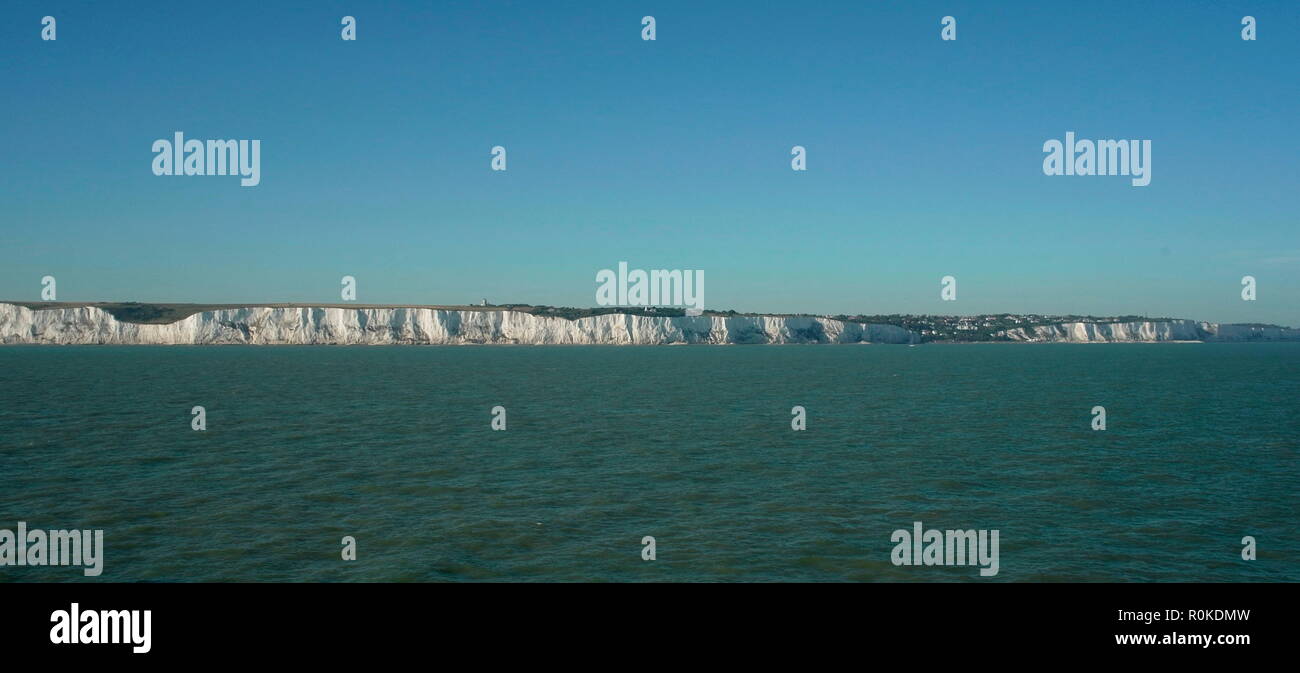 AJAXNETPHOTO. 2018. DOVER, Inghilterra. - BLIGHTY - costa inglese - Le Bianche Scogliere di Dover e SOUTH FORELAND. Foto:JONATHAN EASTLAND/AJAX REF:GXR180910 742 Foto Stock