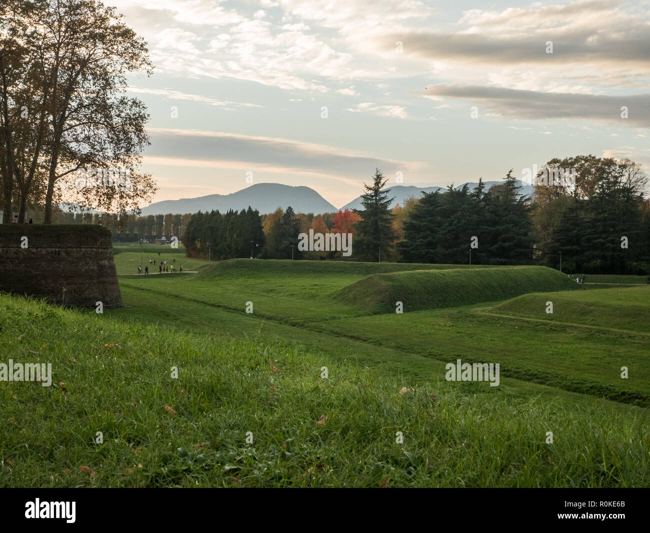 Vista dalle mura di Lucca, Toscana, Italia Foto Stock