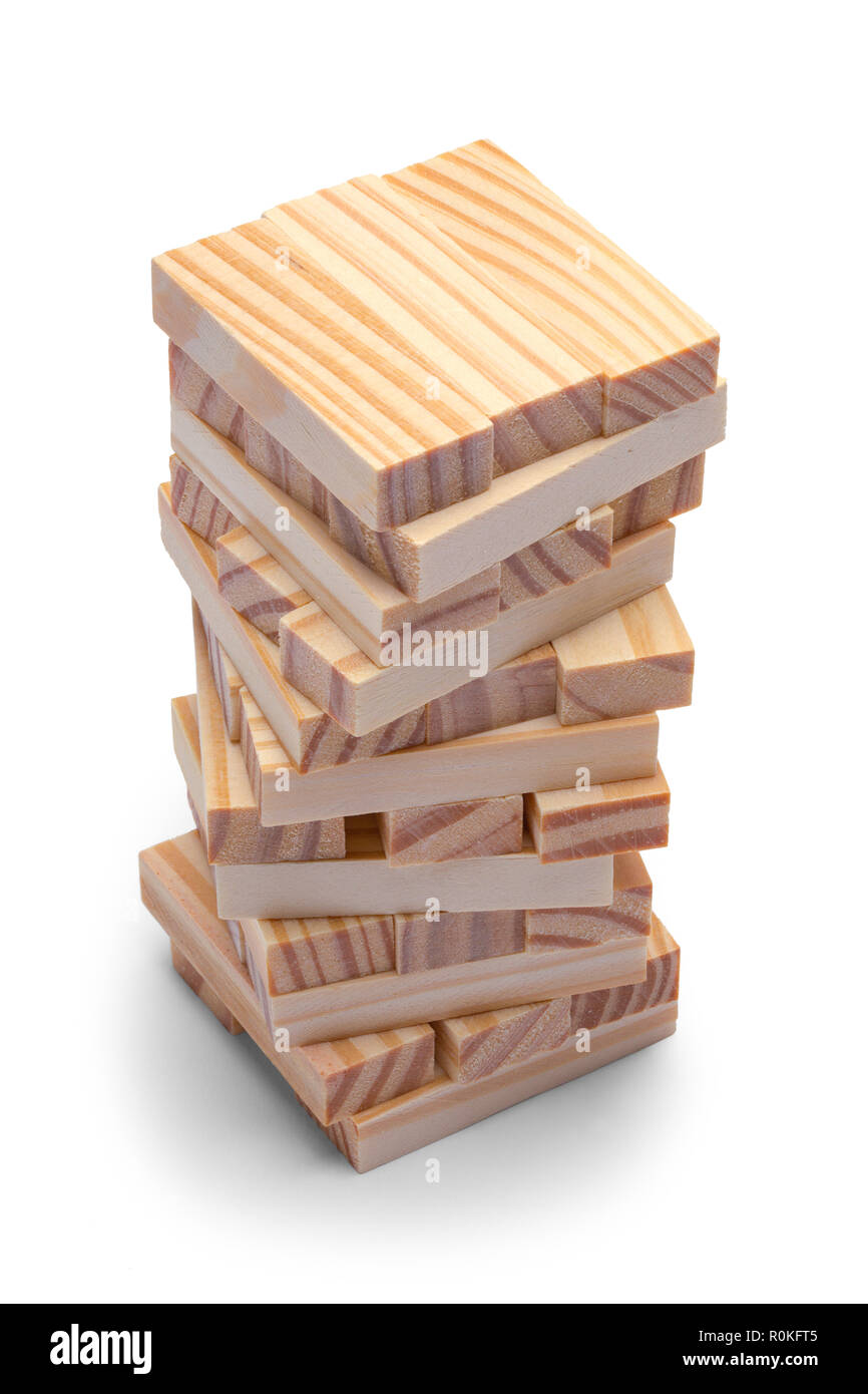 Piccola pila di blocchi di legno isolato su sfondo bianco. Foto Stock