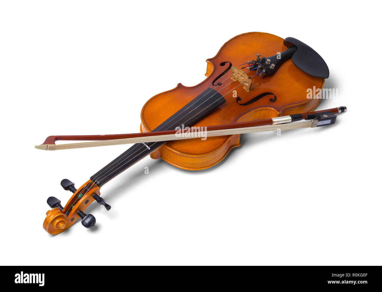Il violino con archetto isolato su uno sfondo bianco. Foto Stock