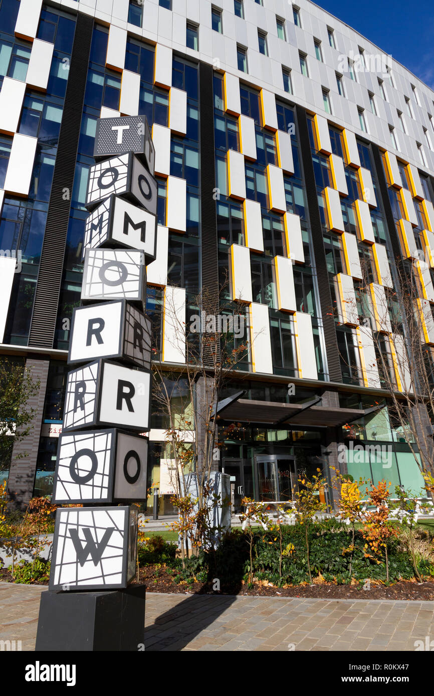 Domani la costruzione presso MediaCityUK, un nuovo, eccitante e fantasiosamente progettato workspace per digitale e le imprese creative. Foto Stock