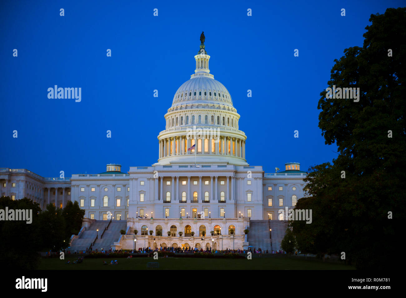 Scenic vista serale del Campidoglio di la brillante luce del tramonto di una serata estiva in Washington DC, Stati Uniti d'America Foto Stock