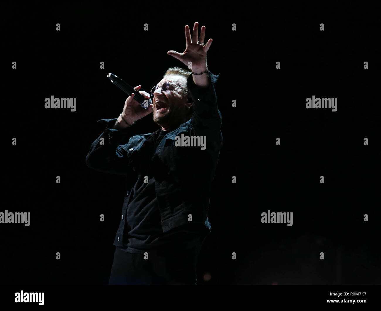 Dublino, Irlanda. 5 Nov 2018.. U2 torna a Dublino. Bono e U2 in 3 Arena a Dublino per la prima delle quattro prestazioni della loro esperienza + innocenza mostra. Foto: Leon Farrell/RollingNews.ie Credito: RollingNews.ie/Alamy Live News Foto Stock