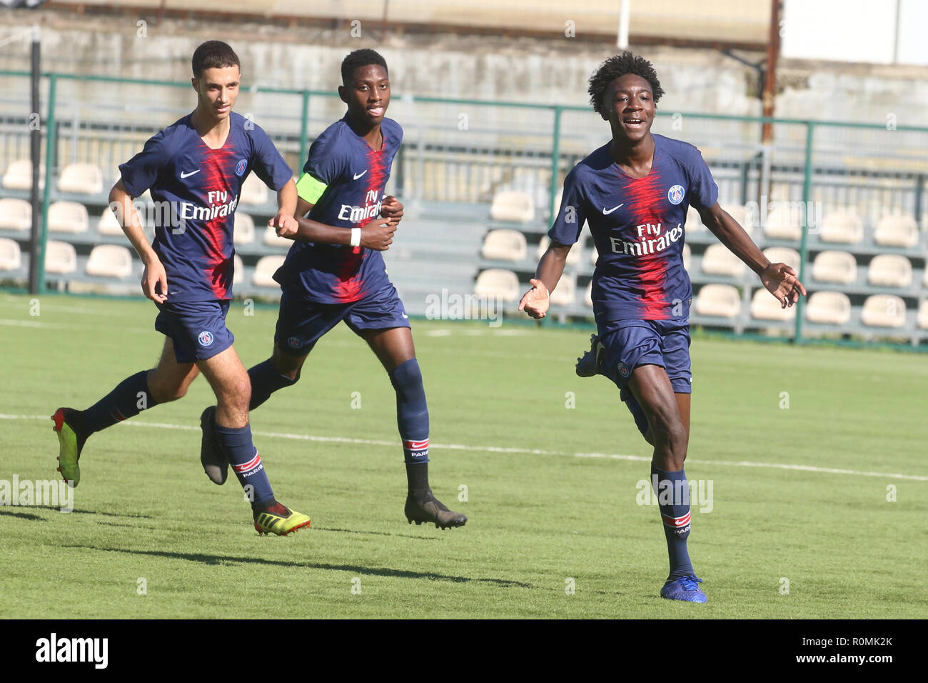 Frattamaggiore, Campania, Italia, 2018-11-06, UEFA Youth League SSC Napoli U19 - PSG U19 in immagini celebrazione obiettivo Maxen Kapo centrocampista PSG U19 Credito: Antonio Balasco/Alamy Live News Foto Stock