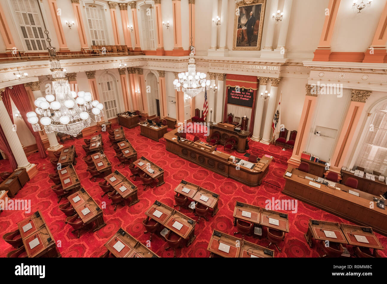 Settembre 22, 2018 a Sacramento / CA / STATI UNITI D'AMERICA - Vista del complessivo del Senato camera si trova nel centro storico di California State Capitol Building Foto Stock