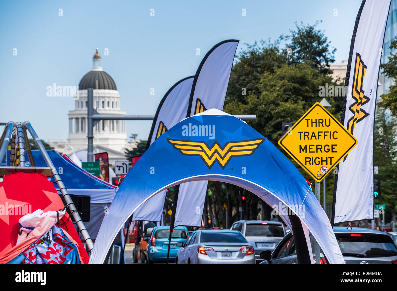 Settembre 22, 2018 a Sacramento / CA / STATI UNITI D'AMERICA - Tende e striscioni durante la cerimonia inaugurale DC Wonder Woman eseguire serie (5K o 10K) sulla Capitol Mall Foto Stock