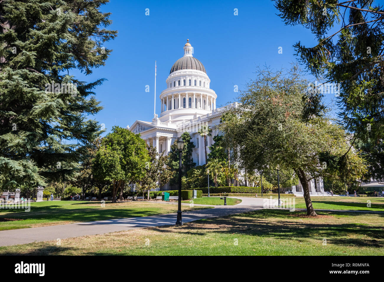 California State Capitol Building e il parco circostante nel centro di Sacramento, California Foto Stock