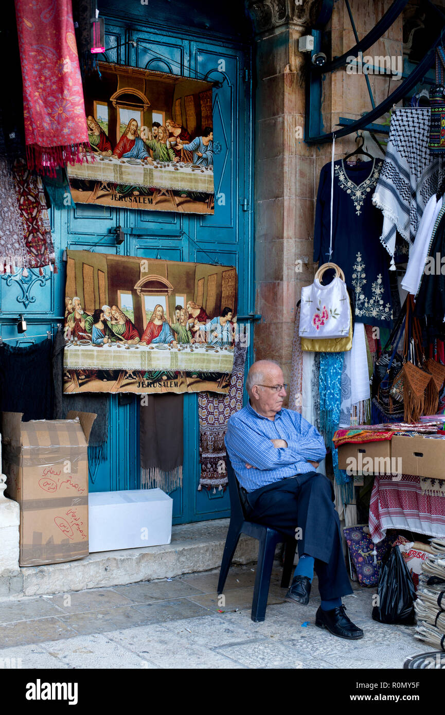 Gerusalemme. Venditore di souvenir. Foto Stock