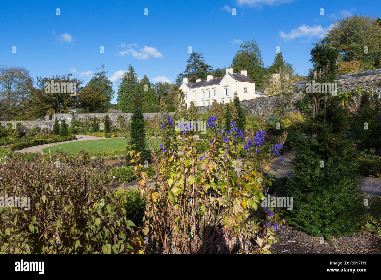 I giardini e la casa a Aberglasney, Carmarthenshire, Galles Foto Stock