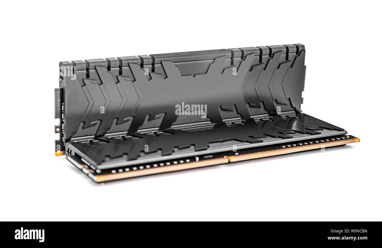 Ram DDR4 moduli di memoria isolate su uno sfondo bianco. Foto Stock