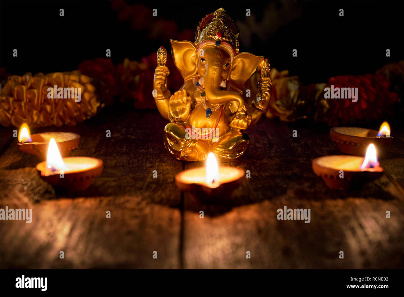 Ganesha con luci Diwali Foto Stock