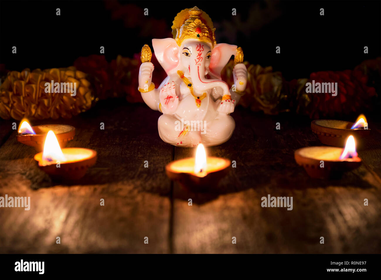 Ganesha con luci Diwali Foto Stock