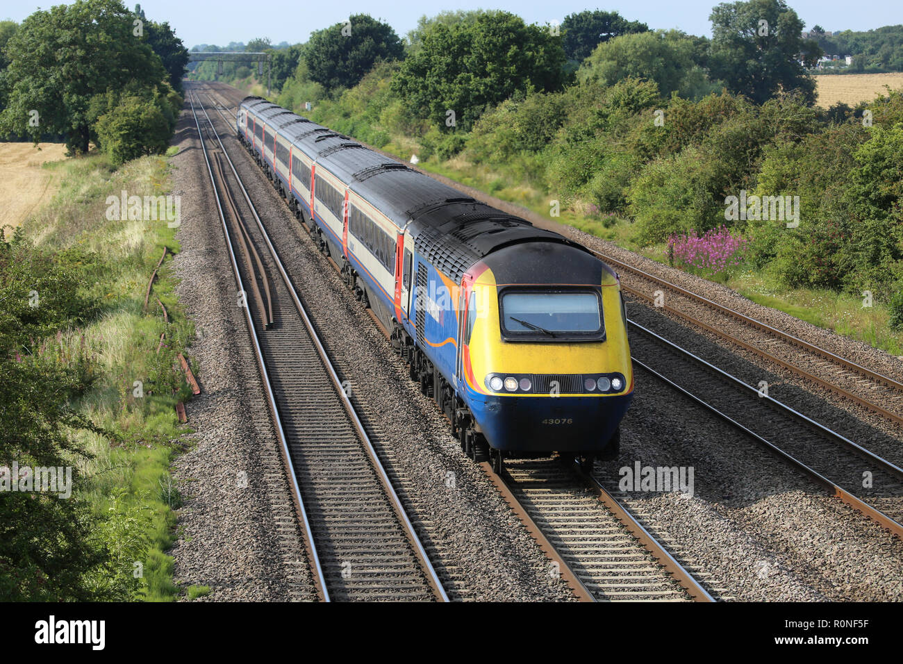 Intercity 125 Treno ad alta velocità classe 43 locomotive diesel, numero 43076, viaggiando attraverso Leicestershire in Inghilterra. Foto Stock