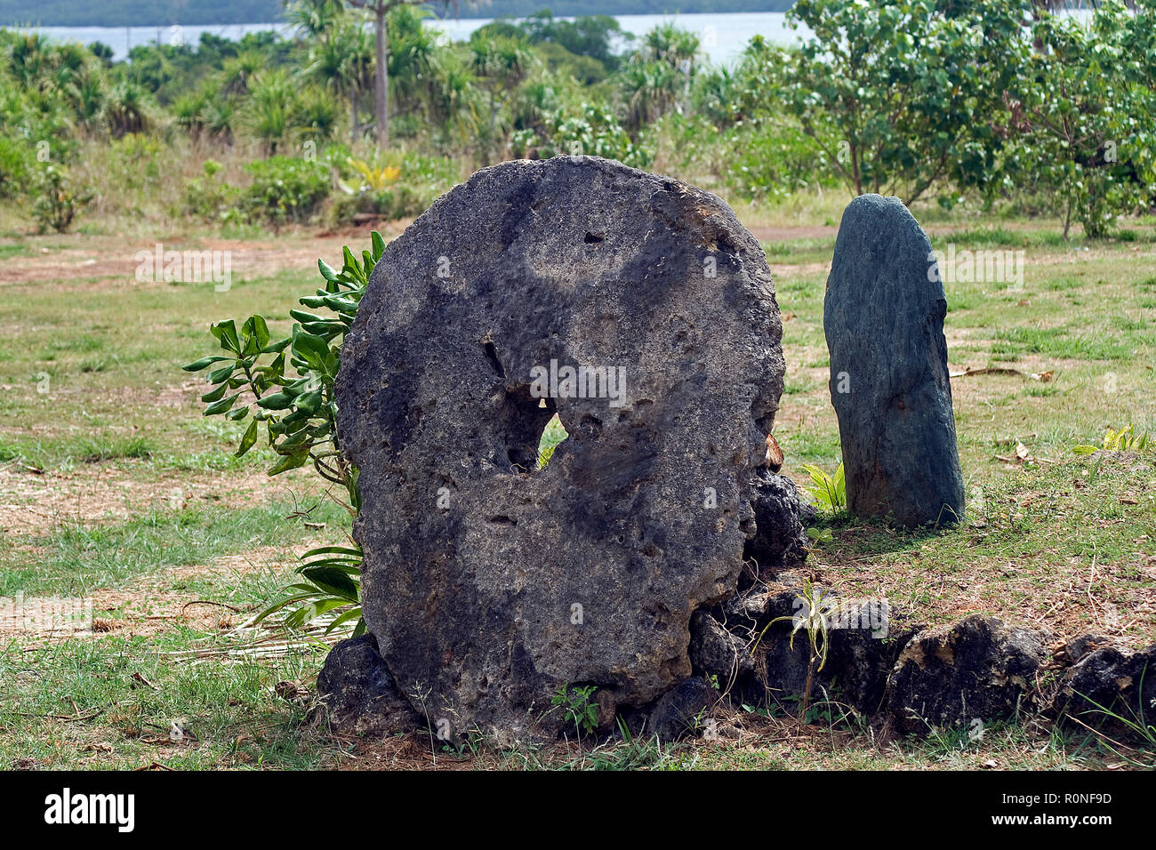 Steingeld, ehemaliges Zahlungsmittel auf der Insel Yap, Mikronesien | denaro in pietra, un ex moneta sulla isola di Yap, Stati Federati di Micronesia Foto Stock