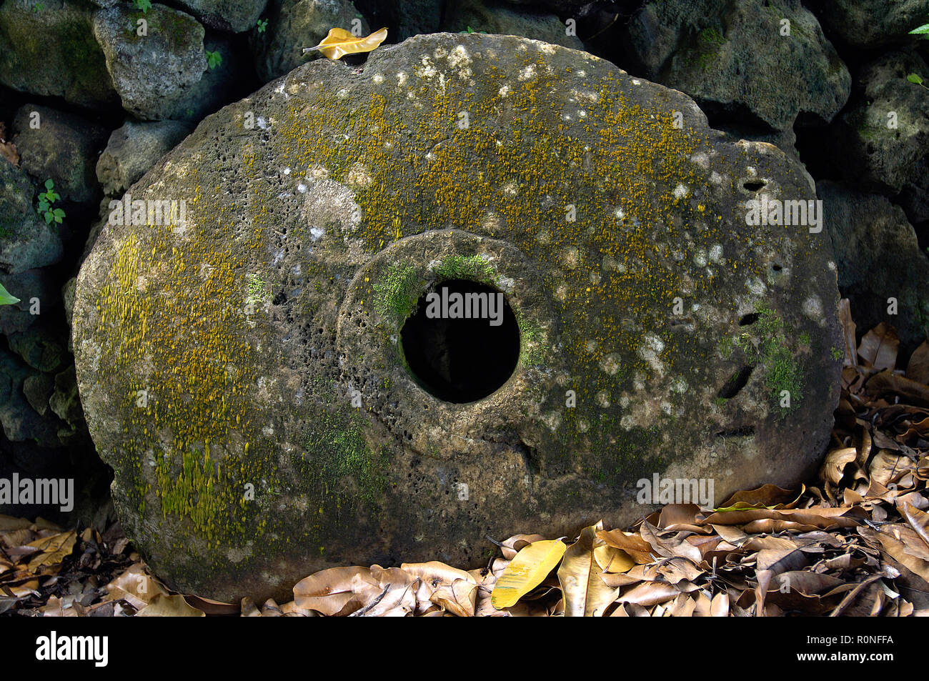 Steingeld, ehemaliges Zahlungsmittel auf der Insel Yap, Mikronesien | denaro in pietra, un ex moneta sulla isola di Yap, Stati Federati di Micronesia Foto Stock