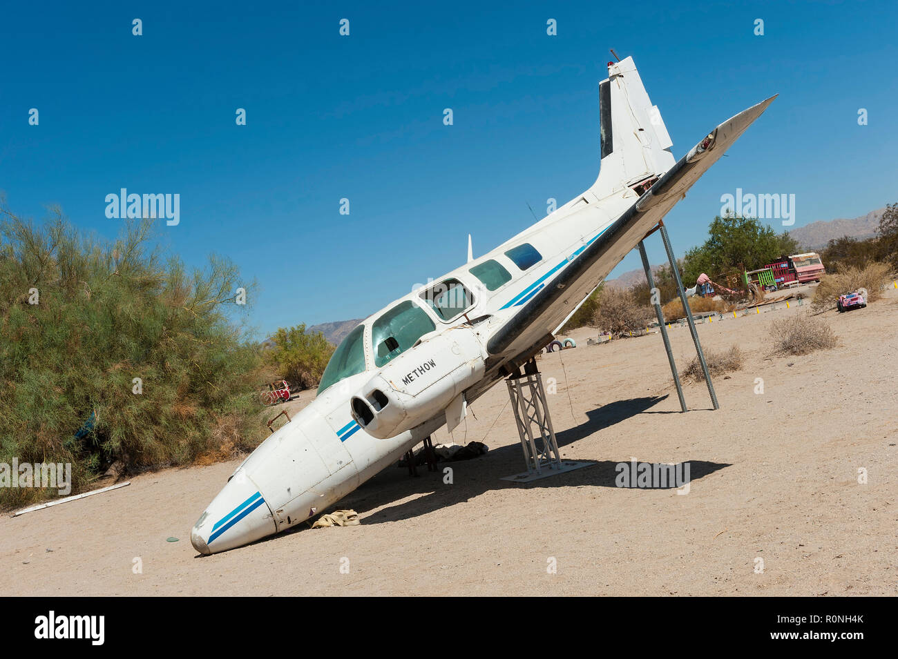 Oriente Gesù vicino Niland nella California Meridionale. Un off grid comunità vive nel deserto. Essi dispongono di un giardino di sculture la visualizzazione di opere d'arte. Foto Stock