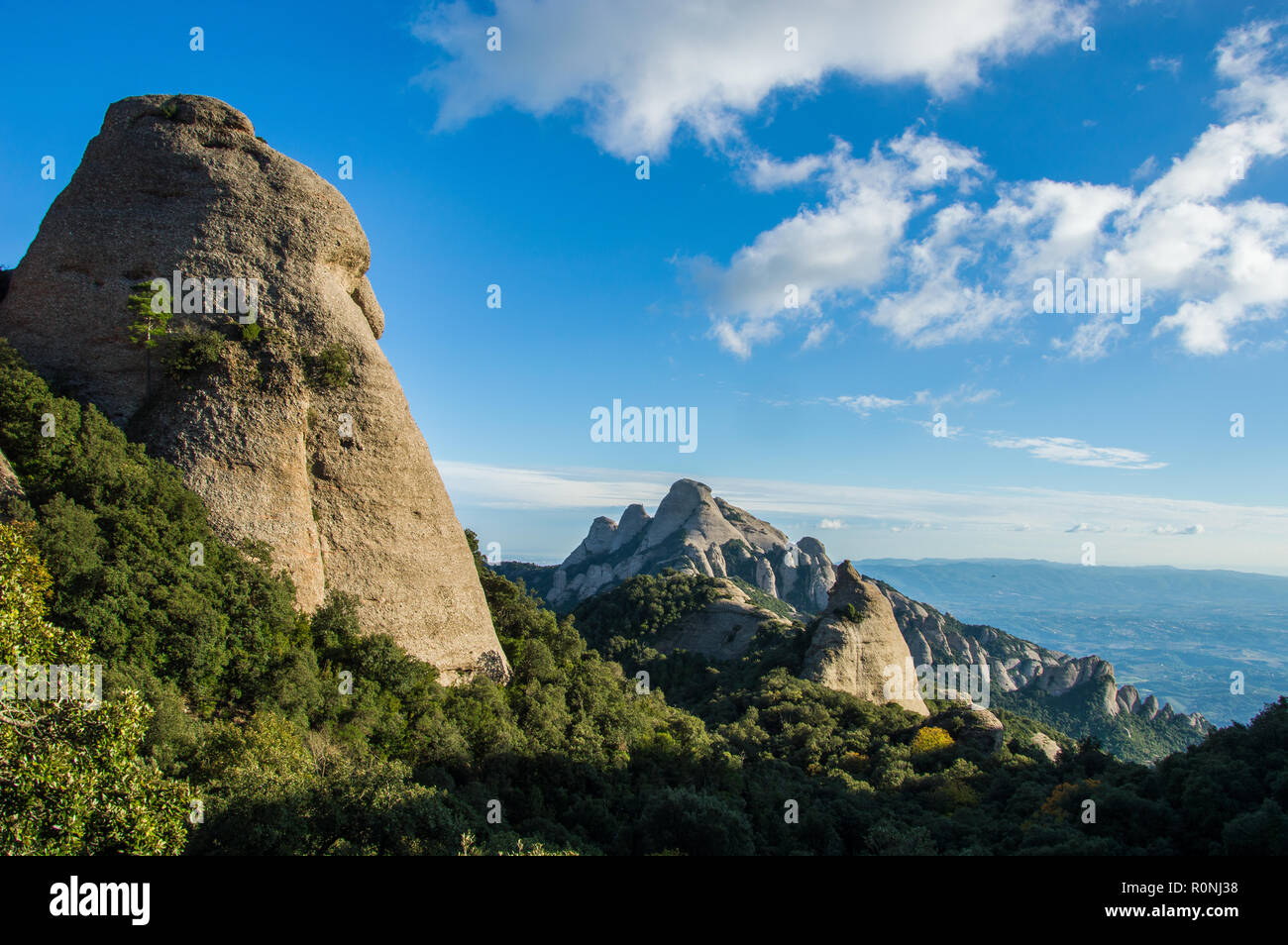 Montserrat, Catalonia / Spagna 2 Novembre 2018: Panotamic vista di Montserrat formazioni rocciose Foto Stock