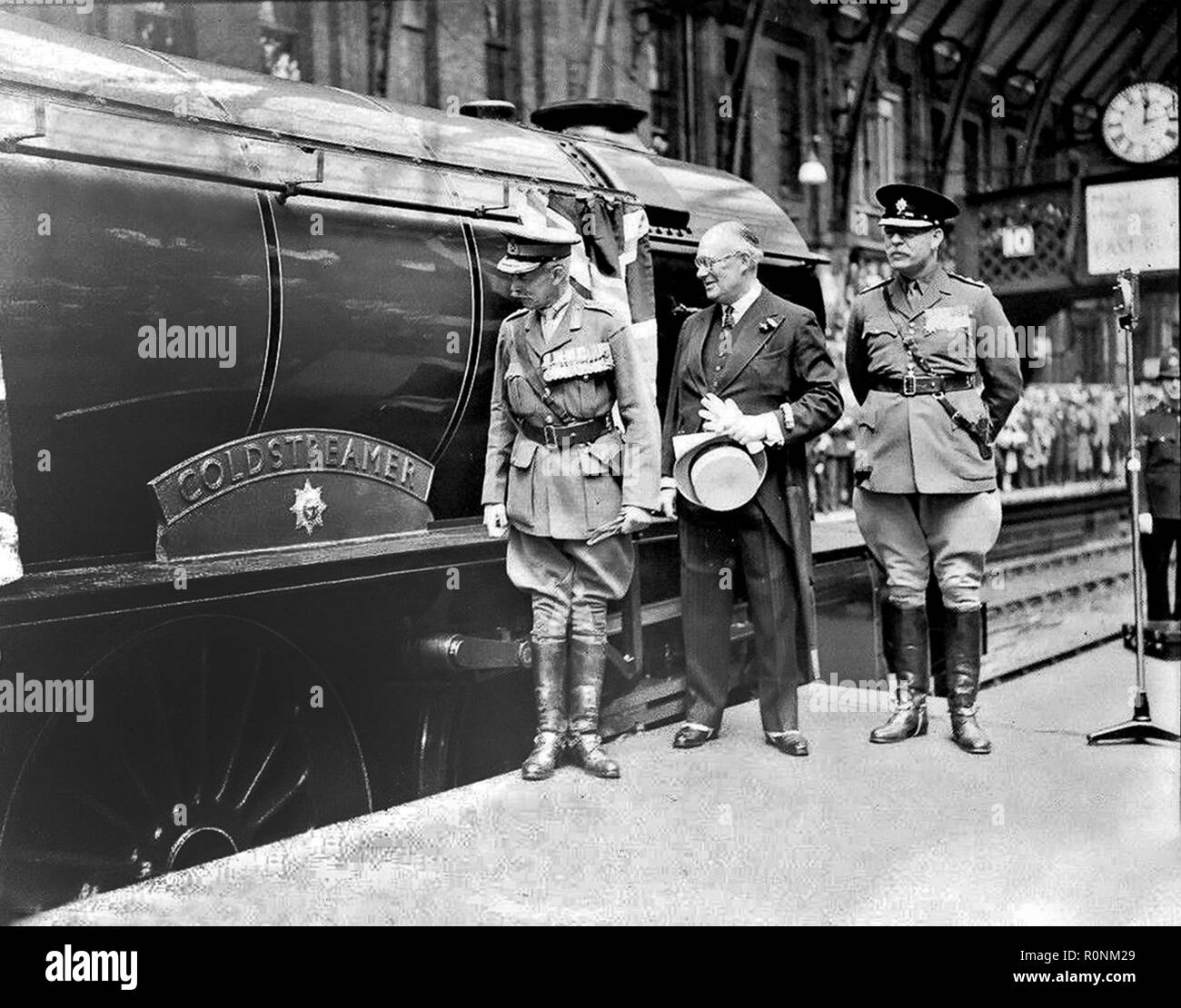 Locomotiva a vapore classe V2 Coldstreamer cerimonia di denominazione 1939 Foto Stock