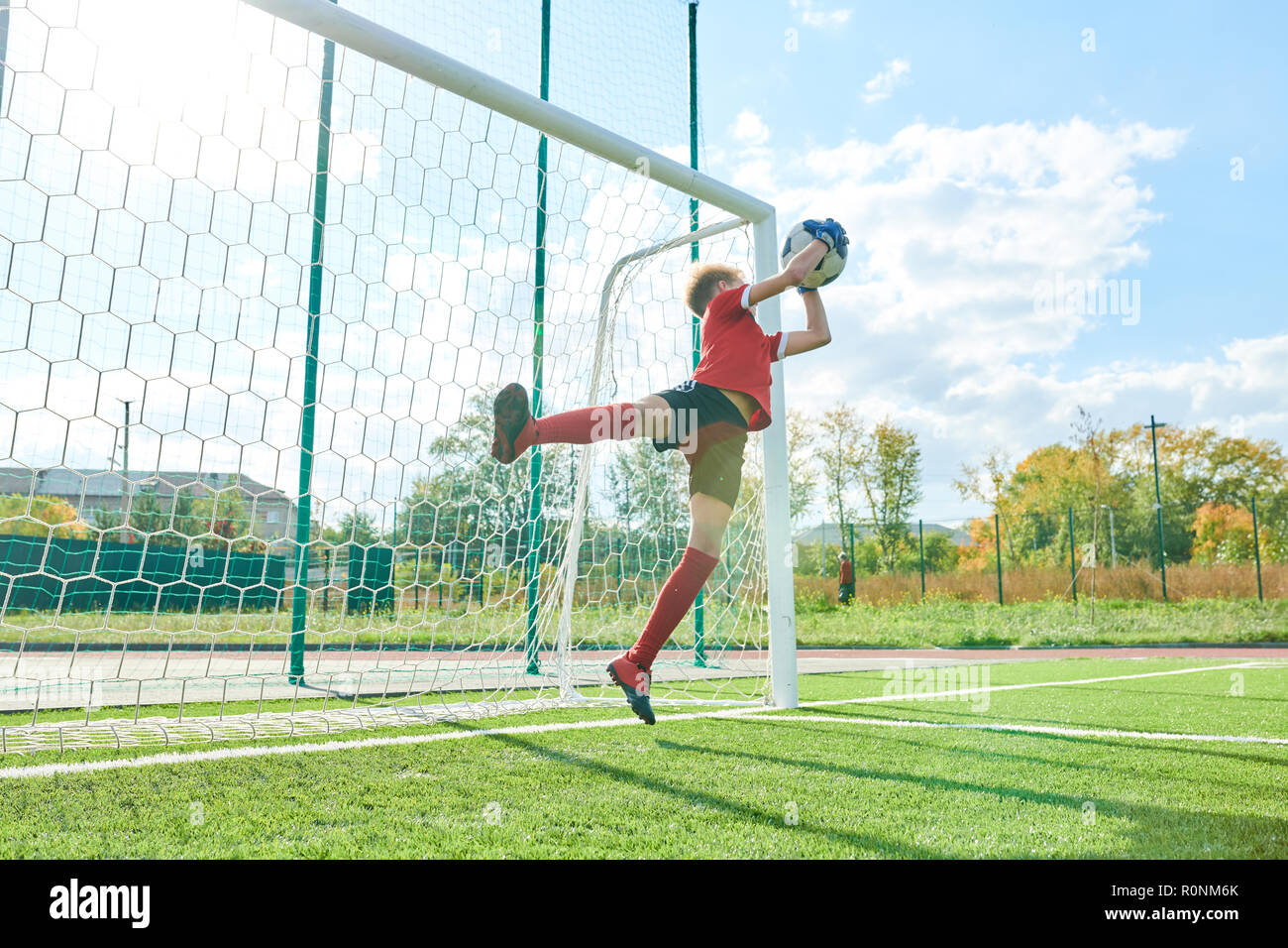 Il portiere cattura la sfera Foto Stock