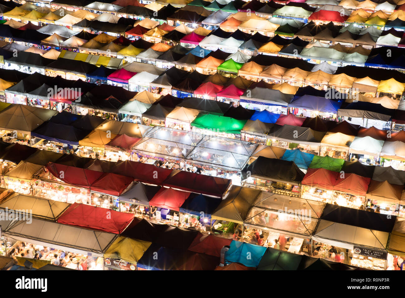 Ratchada Rot Fai del mercato di notte Foto Stock