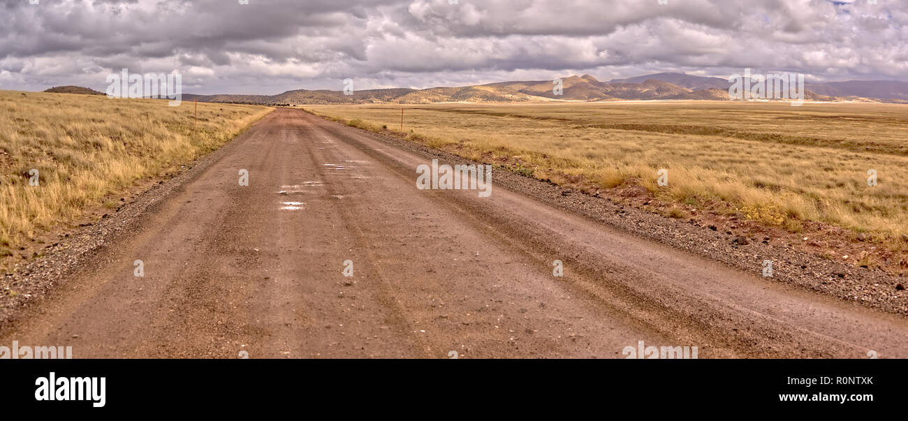 Strada sterrata verso Jerome, Chino Valley, Arizona, Stati Uniti Foto Stock