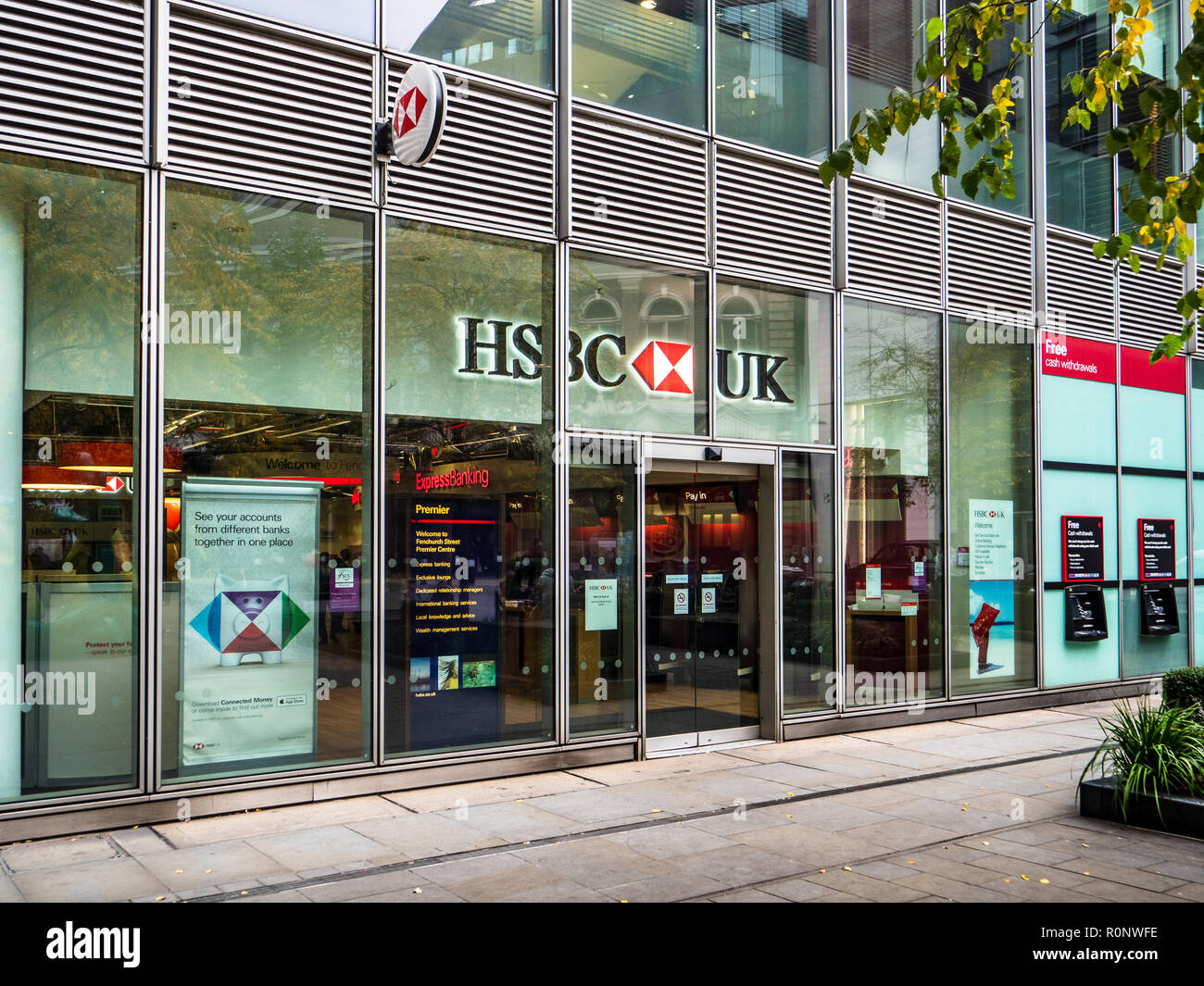 HSBC Bank branch nel quartiere finanziario di Londra (il miglio quadrato o la City di Londra) Foto Stock