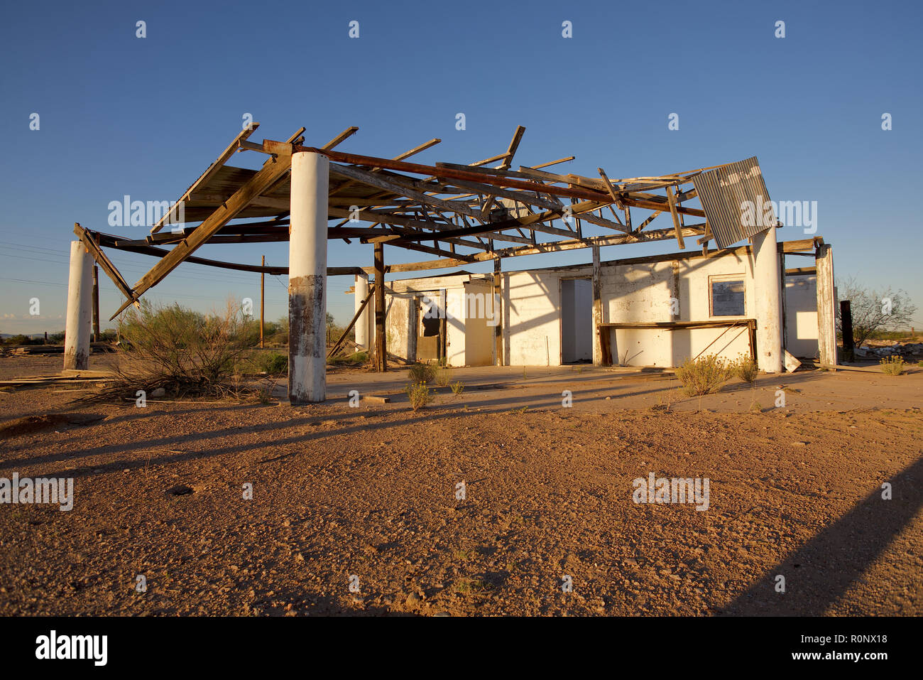 Abbandonata la stazione di gas, Western Tonopah, Arizona, Stati Uniti Foto Stock