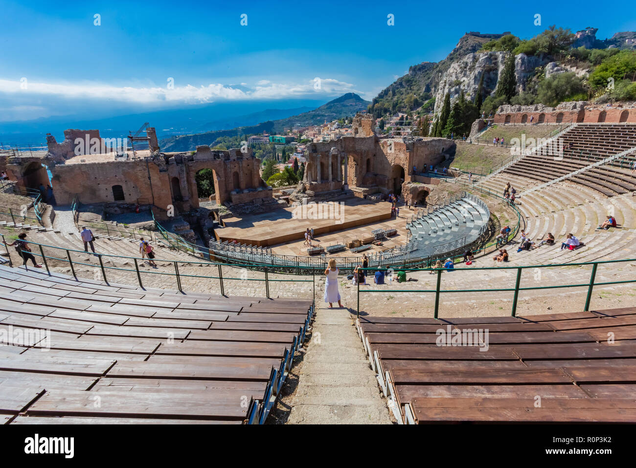 Taormina, Italia - 26 Settembre 2018: Rovine dell'antico teatro Greco di Taormina, Sicilia, Italia. Foto Stock