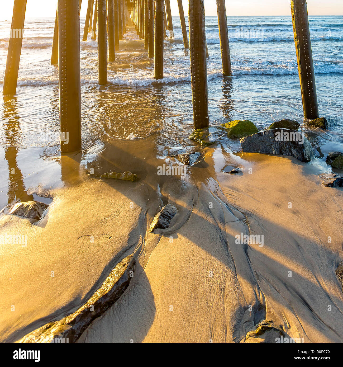 Il legno Oceanside pier in California al tramonto Foto Stock