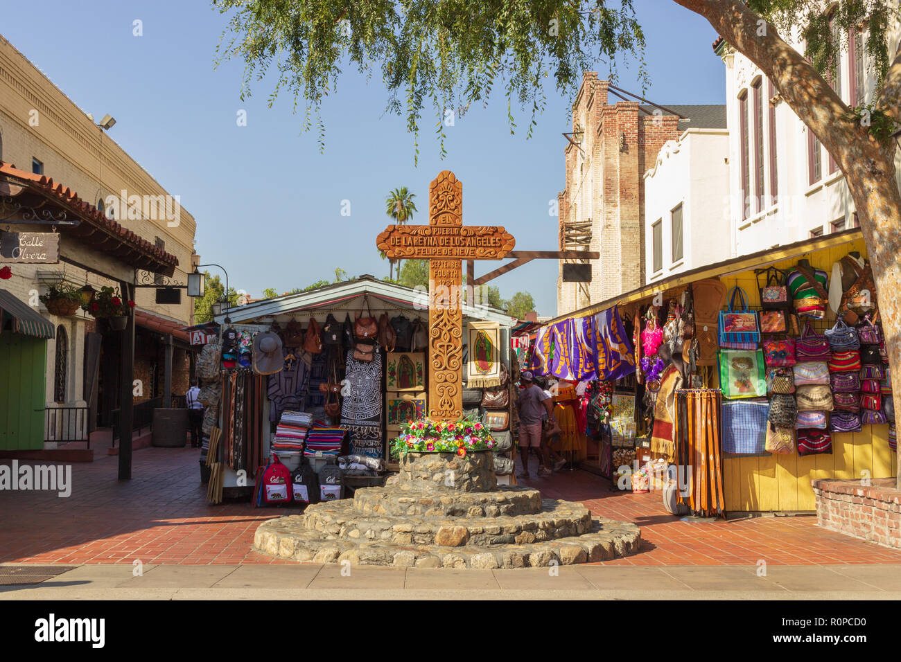 Colorato Olvera Street di Los Angeles in un pomeriggio soleggiato Foto Stock