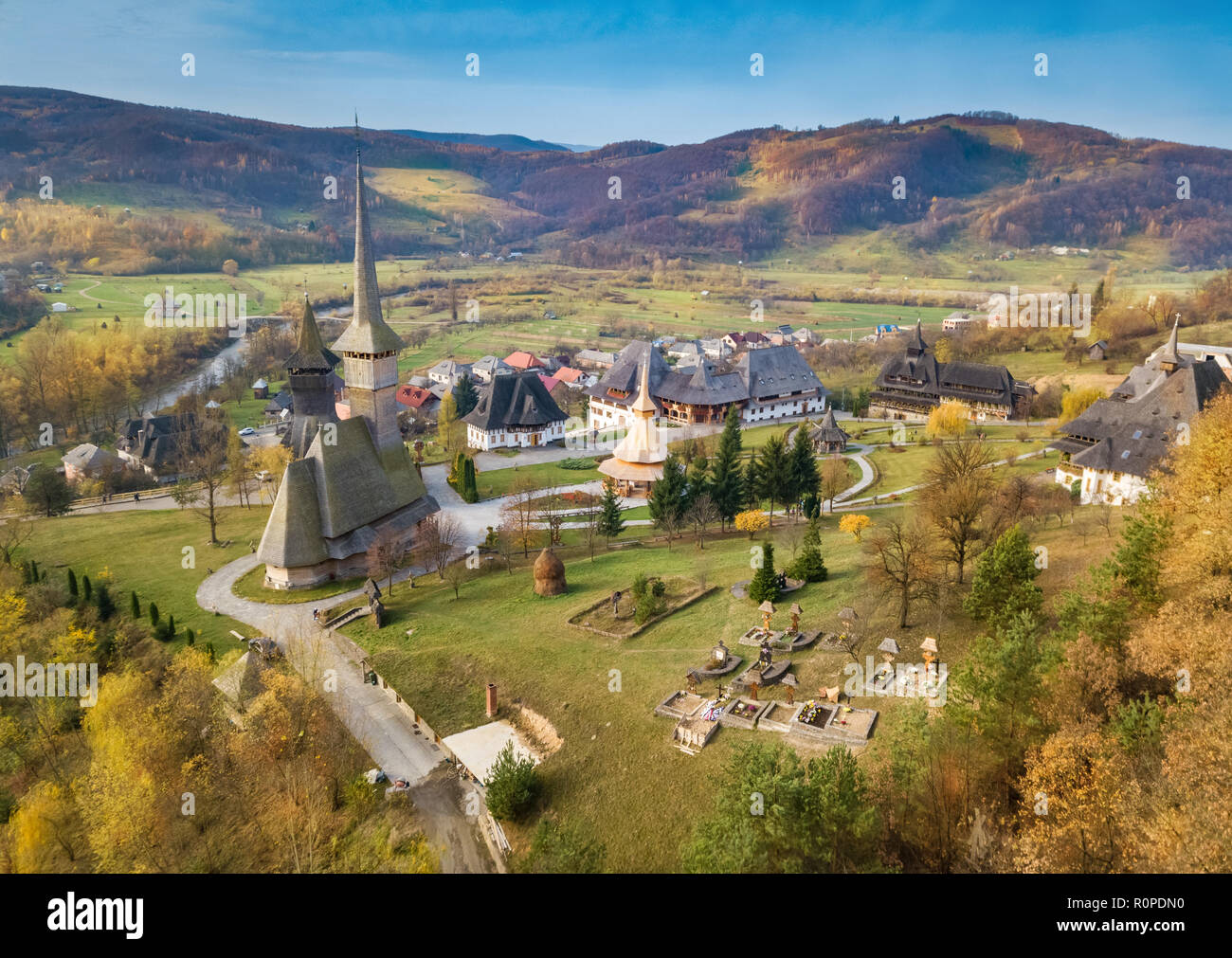Vista aerea di Barsana Monastero nella regione Maramures, Sighetul Marmatiei - Romania Foto Stock