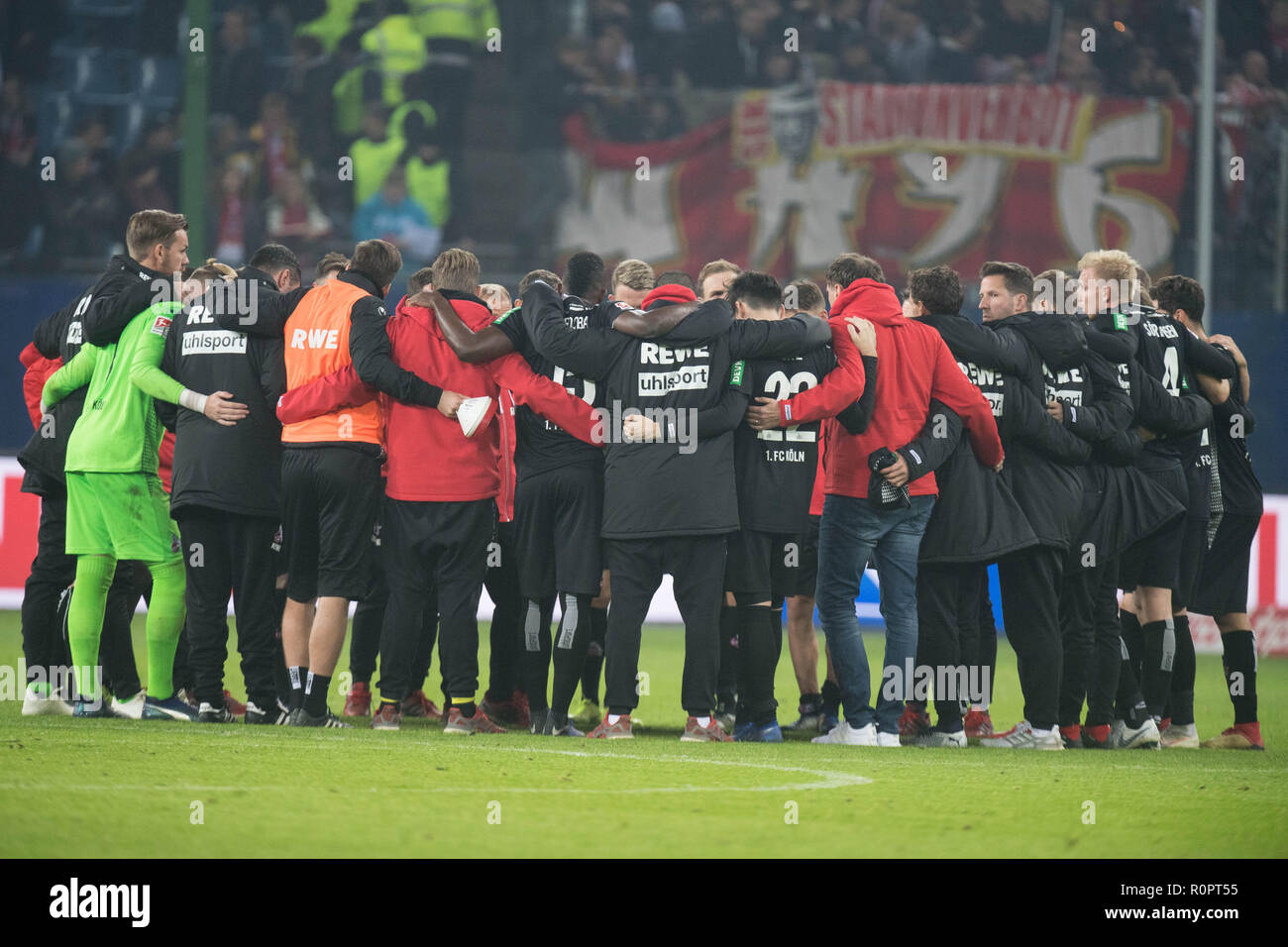 Amburgo, Deutschland. 6 Nov, 2018. Il Koeln giocatori formano un cerchio  dopo il gioco, frustrato frustrati, congelate, deluso, deluso, deluso,  deluso, triste, figura intera, formato orizzontale, calcio seconda  Bundesliga, XII GIORNATA, Hamburg