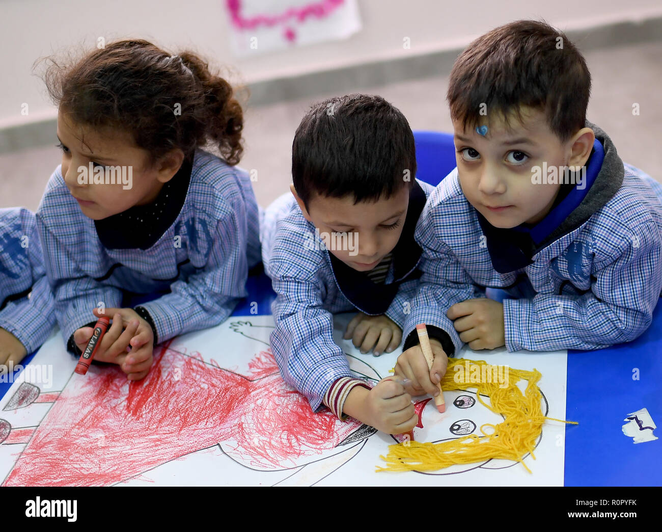 Bourj Al Brajneh, Libano. 31 ott 2018. Elke Büdenbender, moglie del Presidente Federale, visite a bambini e giovani nel centro del campo profughi palestinese Bourj Al Brajneh. Come patrono dell'UNICEF, che lei visita i progetti di aiuto, istituzioni educative e incontra i profughi dalla Siria. Credito: Britta Pedersen/dpa-Zentralbild/ZB/dpa/Alamy Live News Foto Stock