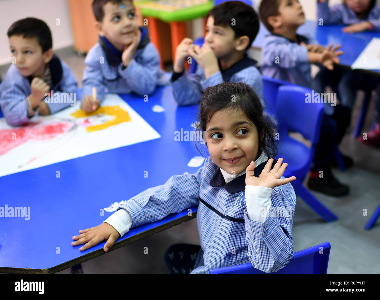 Bourj Al Brajneh, Libano. 31 ott 2018. Elke Büdenbender, moglie del Presidente Federale, visite a bambini e giovani nel centro del campo profughi palestinese Bourj Al Brajneh. Come patrono dell'UNICEF, che lei visita i progetti di aiuto, istituzioni educative e incontra i profughi dalla Siria. Credito: Britta Pedersen/dpa-Zentralbild/ZB/dpa/Alamy Live News Foto Stock