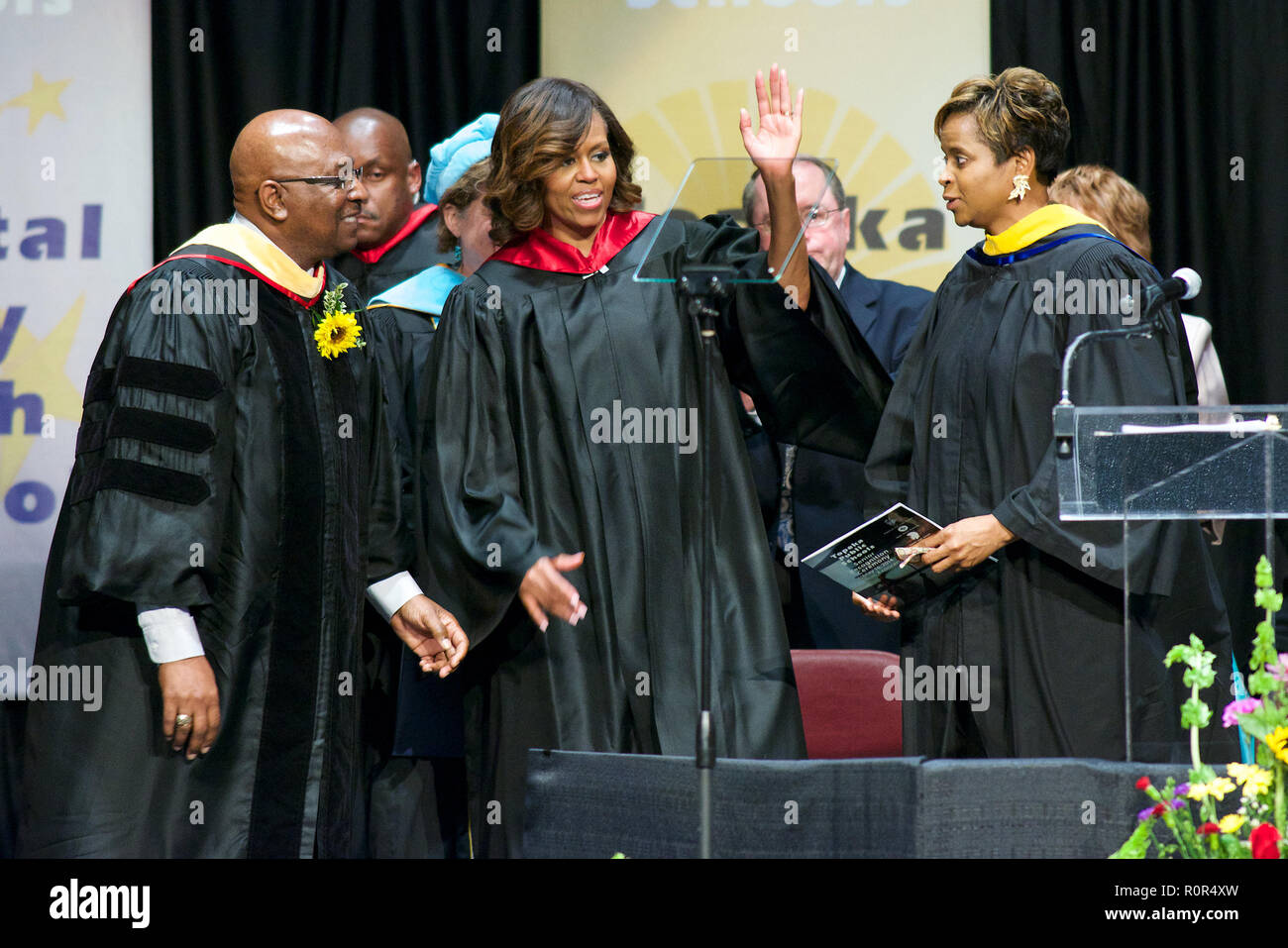 Topeka Kansas, Stati Uniti d'America, 16 maggio 2014 la First Lady Michelle Obama parla alle classi di laurea di Highland Park High School, Hope Street Academy, Topeka High School, Topeka West High School in Kansas Expo Center Credito: Mark Reinstein/MediaPunch Foto Stock