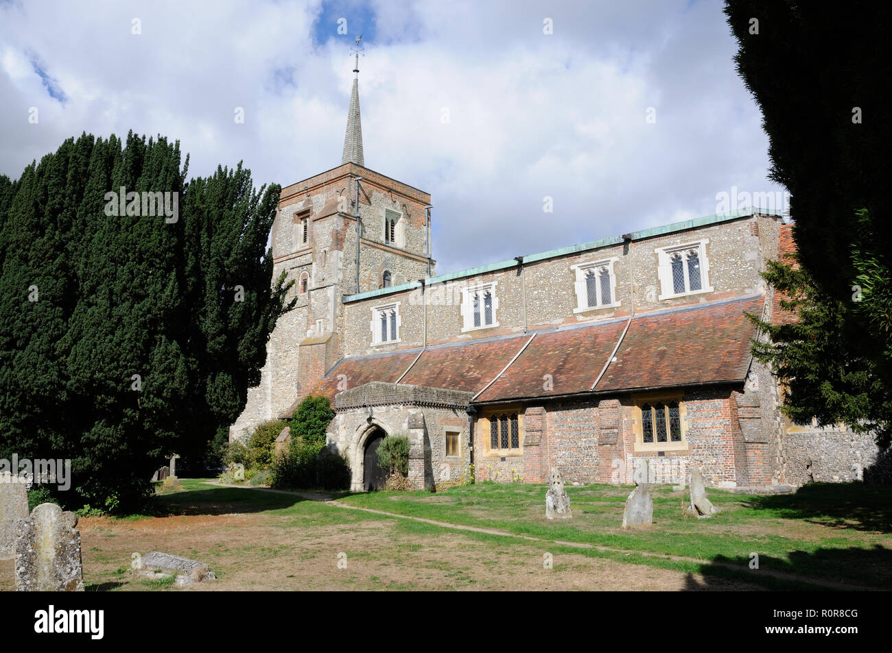 St Leonard Chiesa, Flamstead, Hertfordshire, fu restaurato alla fine del XIX secolo e conserva le funzionalità da Norman per periodo georgiano Foto Stock