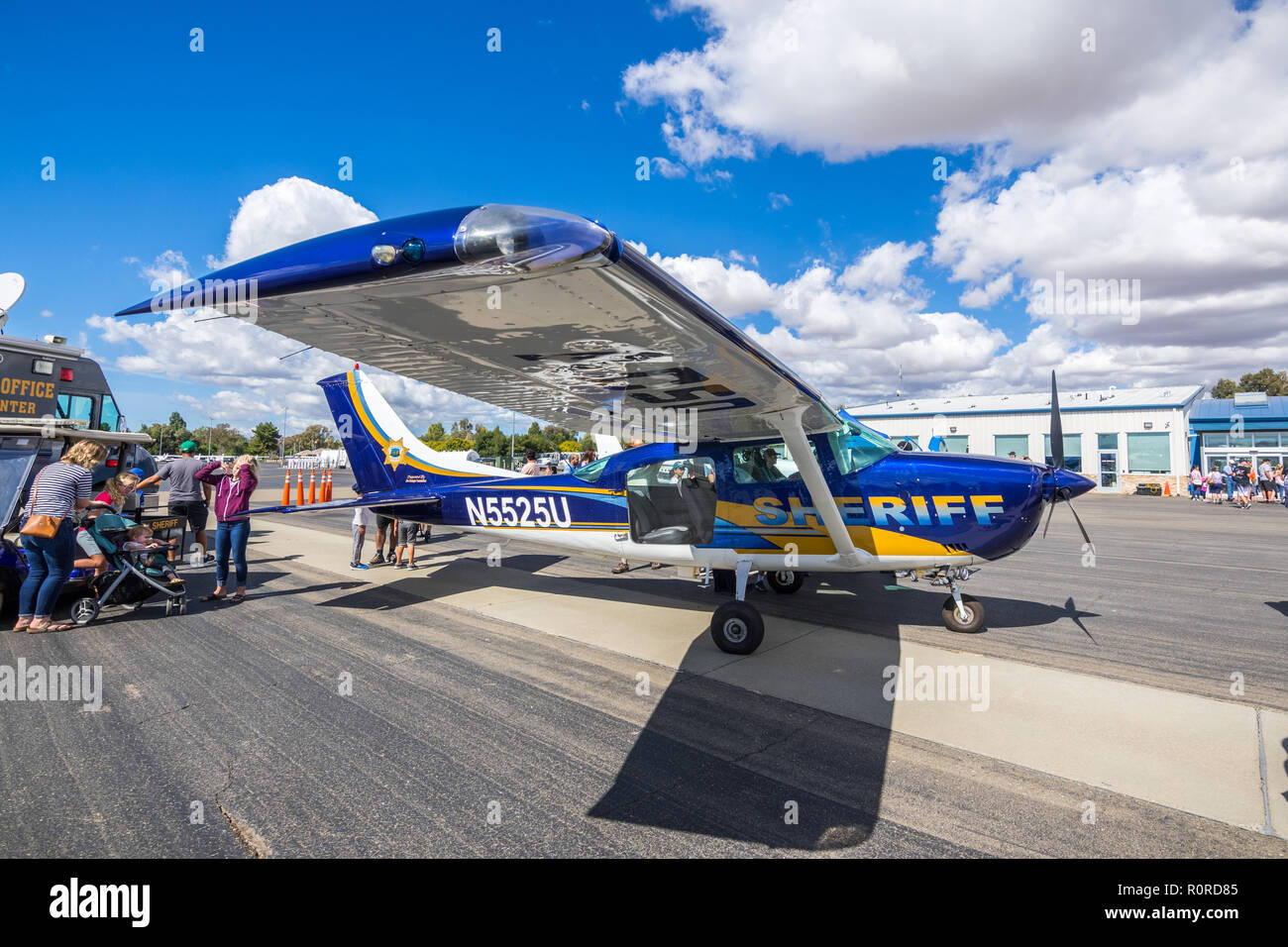 Ottobre 6, 2018 Livermore / CA / STATI UNITI D'AMERICA - applicazione locale sceriffo aeromobile sul display al Livermore Municipal Airport evento open house; East San Fr Foto Stock