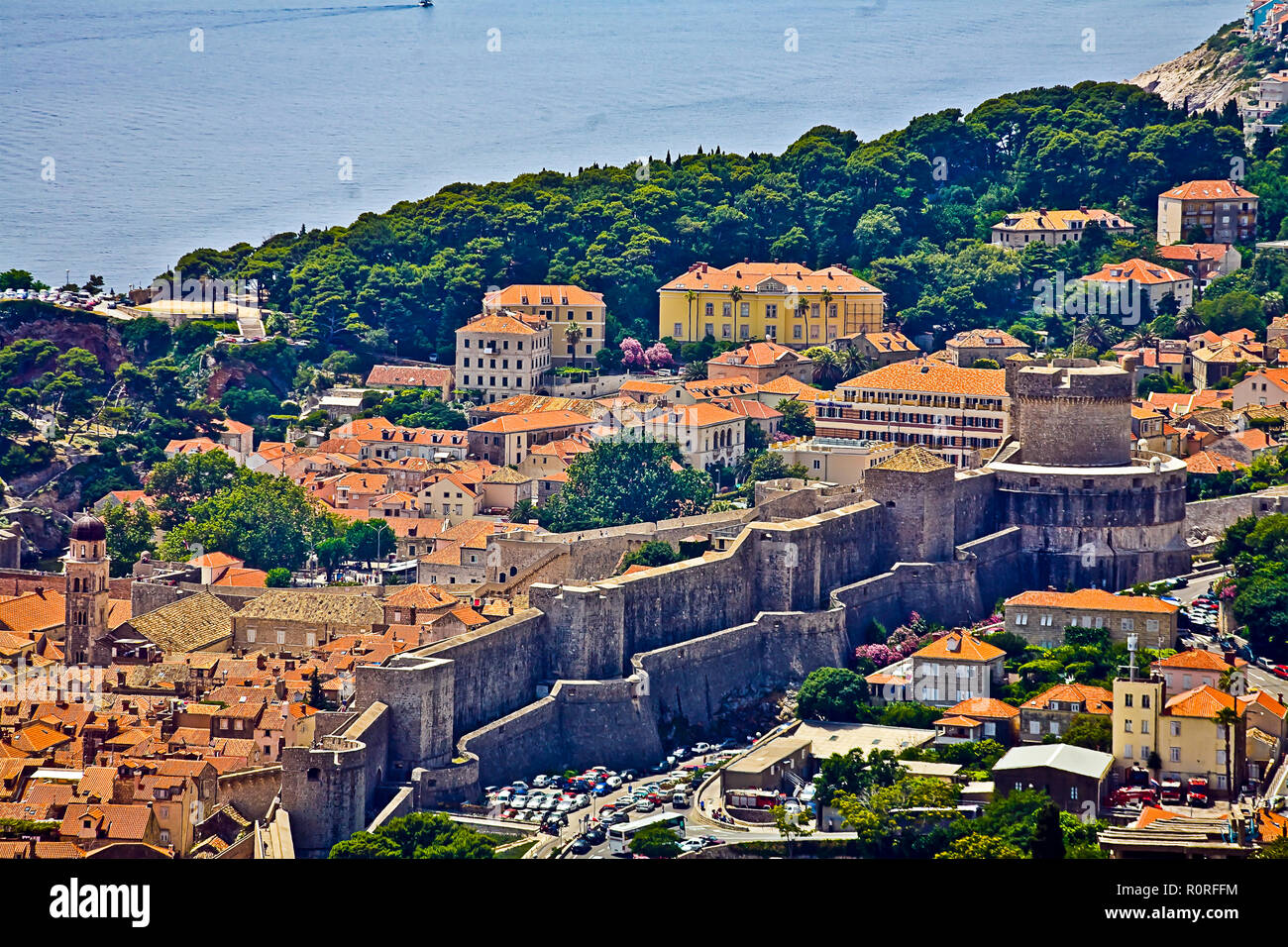 Antico muro costruito intorno alla città costiera di Dubrovnik © Myrleen Pearson ...Ferguson Cate Foto Stock