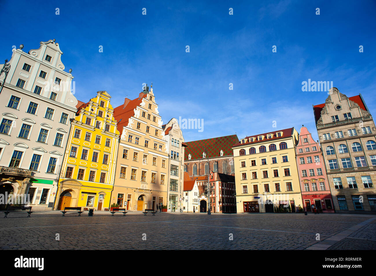 Facciate colorate di vecchi edifici tenement, old town Rynek (Piazza del Mercato). Foto Stock