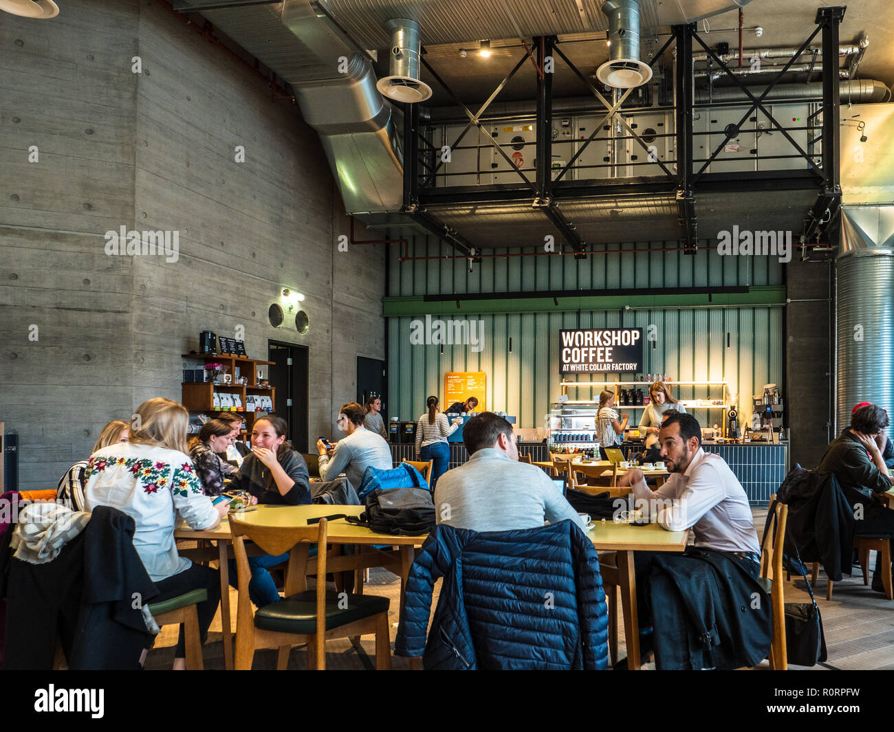 Alla rotonda di silicio Londra - Workshop Coffee Shop nel collare bianco fabbrica di London's Old Street rotonda London Tech del mozzo in Shoreditch East London Foto Stock