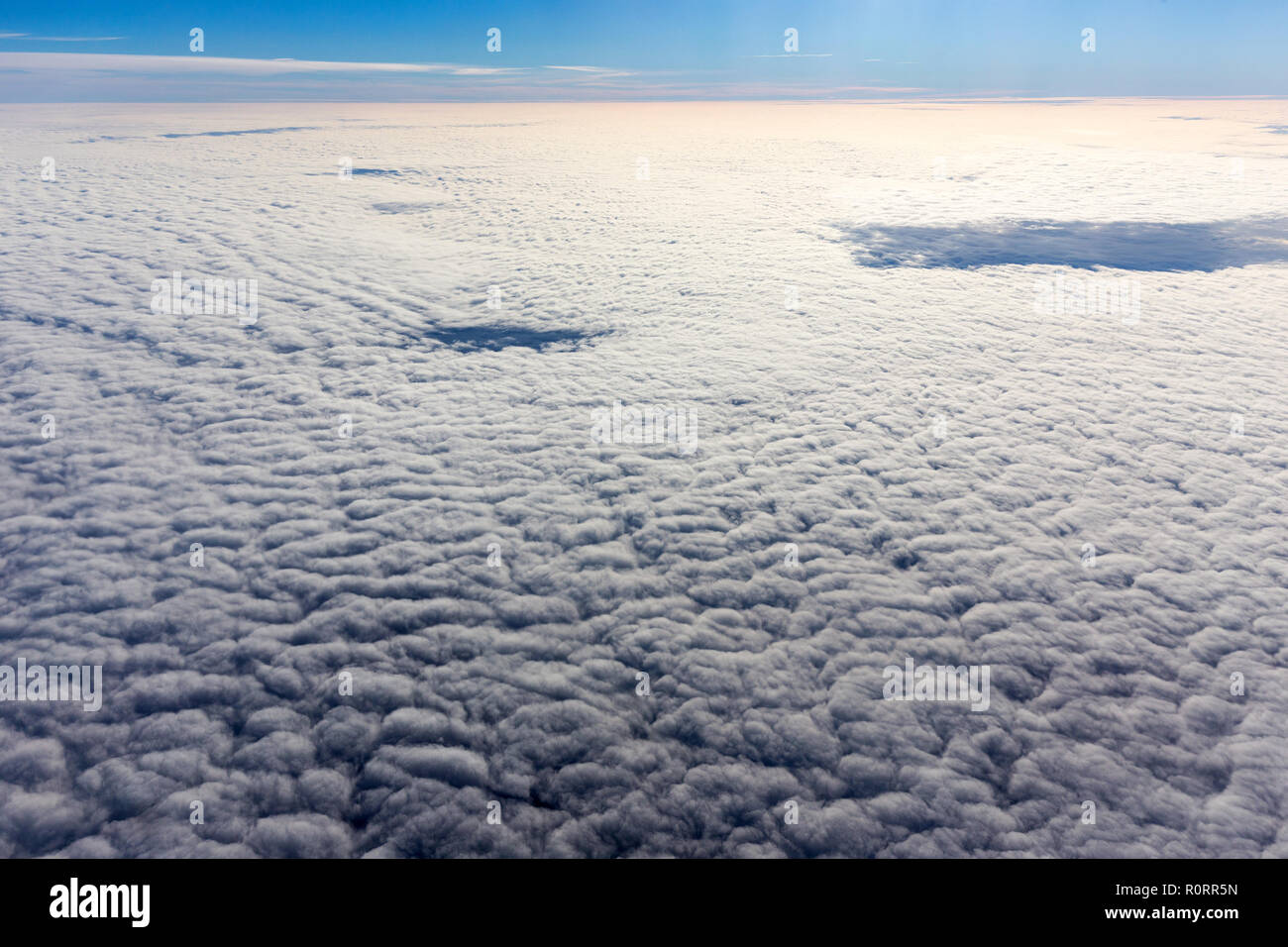 Vasta nube paesaggio vista aerea da un piano Foto Stock