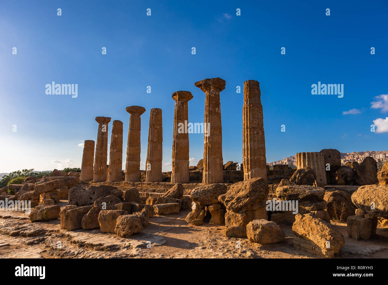 Resti del Tempio di Eracle - Valle dei Templi si trova a Agrigento, Sicilia. Unesco - Sito Patrimonio dell'umanità. Foto Stock